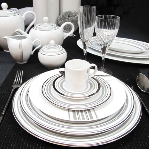 Silver stripes: 12 soupes, 24 plates, 24 dessert                                                                        