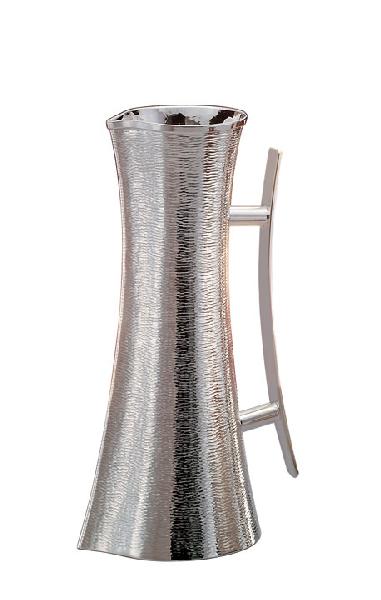 111 Silver plated long pitcher - Broc argenté allongé 10cm H.30cm