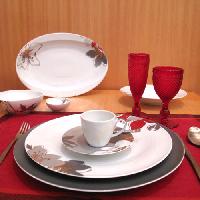 Nectar: 12 soupes 23cm, 24 plates 28cm, 24 dessert 22cm                                                                 